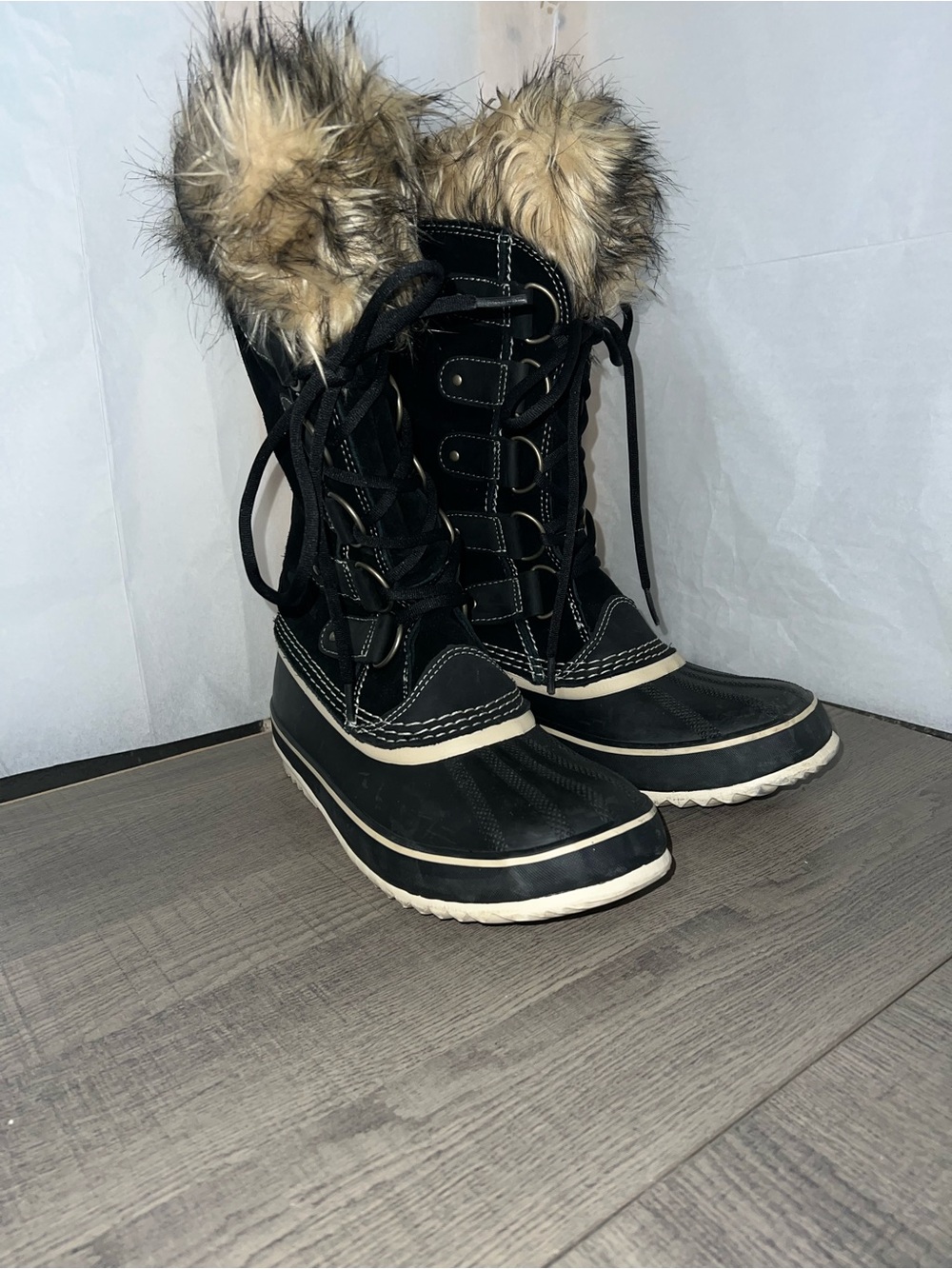 Sorel Black Lace-Up Winter Boots with Faux Fur Collar